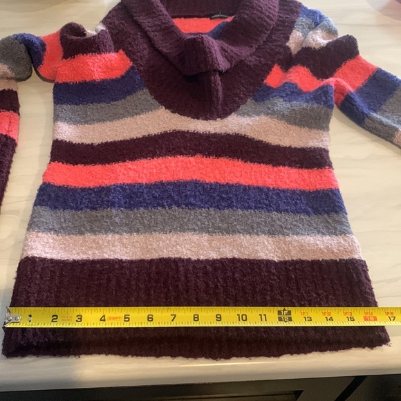 Sweater - Picture 2 of 4